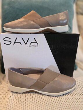 SoftWalk® Hanna Slip-On SAVA Taupe Size 37 (US 6.5/7)